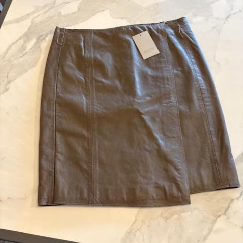 VALETTE 100% leather skirt.  100% polyester lining.